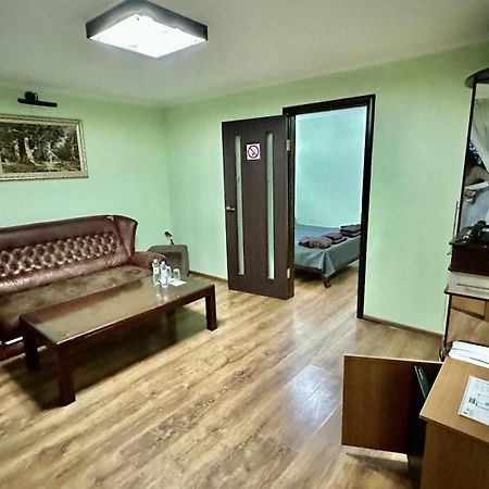 Petrovskyi Brovar Brovary Buitenkant foto