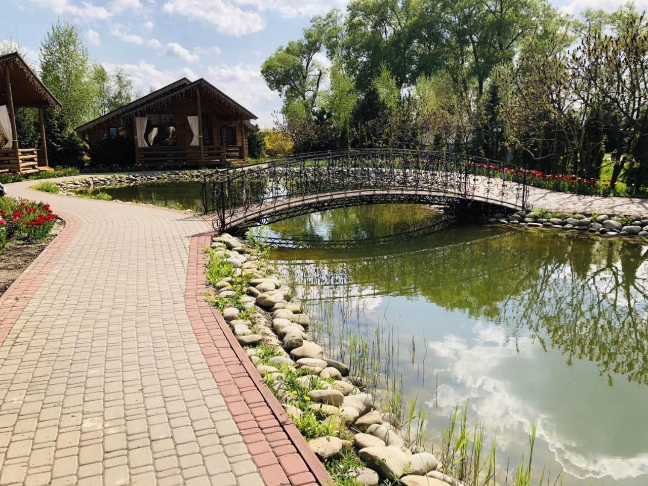 Petrovskyi Brovar Brovary Buitenkant foto